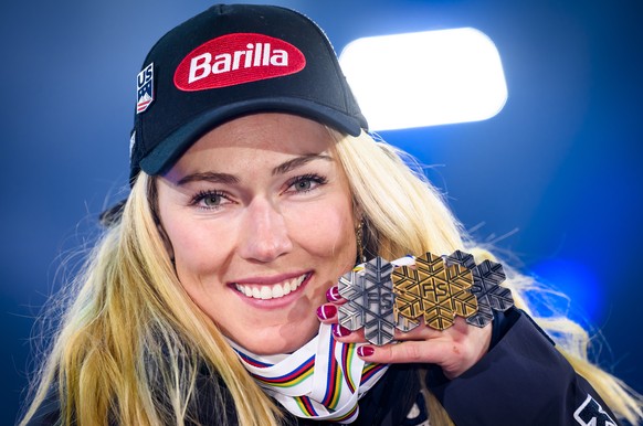 epa10475734 Silver medalist Mikaela Shiffrin of the United States celebrates with all the medals during the medals ceremony of the women&#039;s slalom race at the 2023 FIS Alpine Skiing World Champion ...