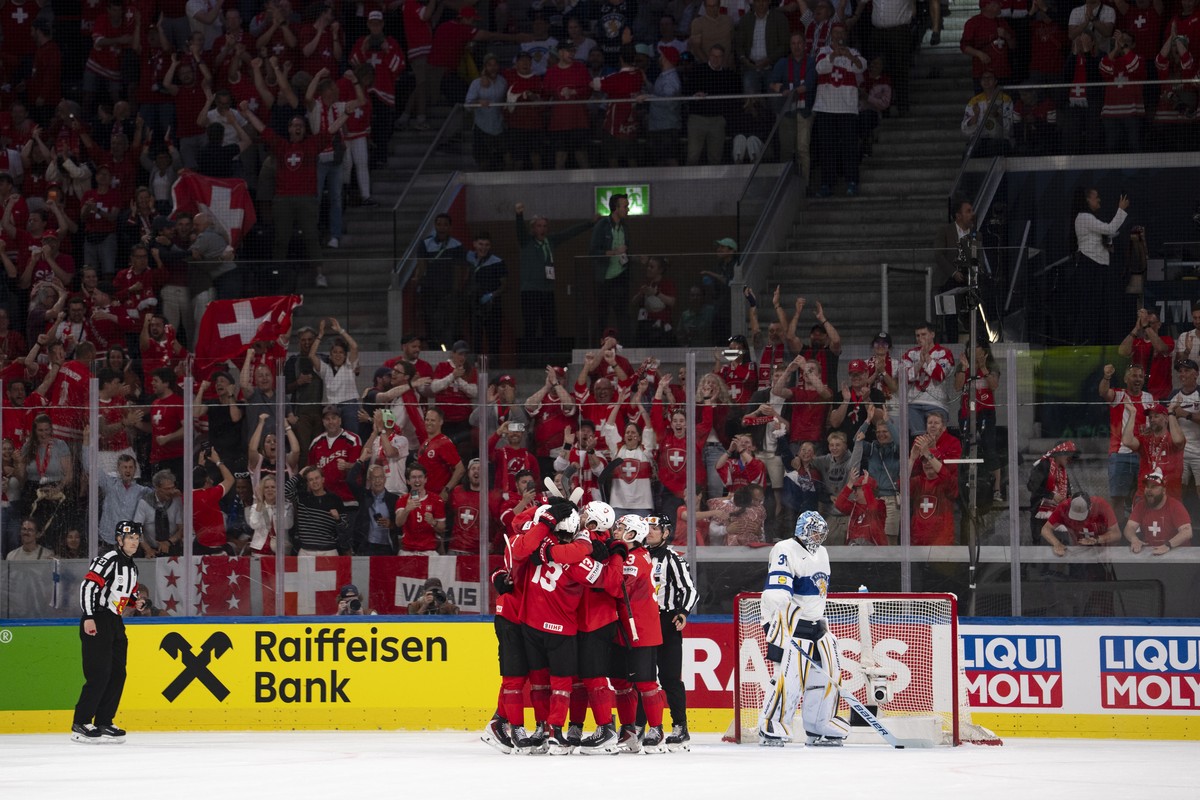 Team Switzerland celebrates after the third goal during the 2026 IIHF Men's Ice Hockey World Championship preliminary round group A game between Switzerland and Finland, at the Swiss Life Arena i ...