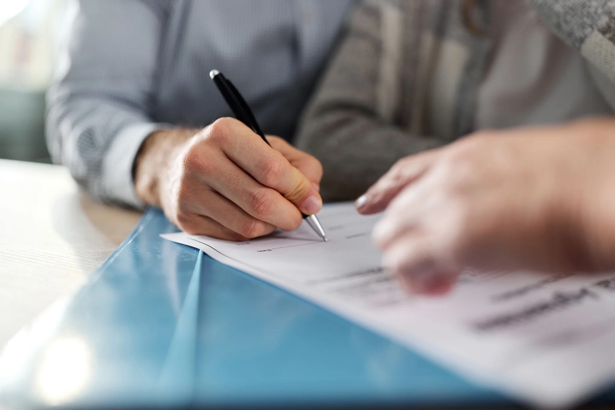 Les clients doivent souscrire des assurances vie auprès du même prestataire que celui qui leur fournit leur assurance maladie.