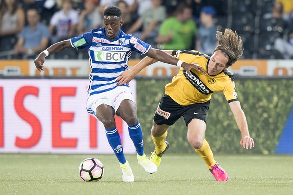 Lausannes Jordan Lotomba, links, gegen YBs Michael Frey, rechts, im Fussball Meisterschaftsspiel der Super League zwischen dem BSC Young Boys und dem FC Lausanne-Sport, LS, im Stade de Suisse in Bern, ...