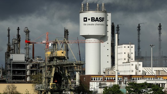 epa11281457 Different facilities of the plant of German chemicals company BASF near the Rhine river in Ludwigshafen, Germany, 16 April 2024. BASF is the world&#039;s largest chemical company and one o ...
