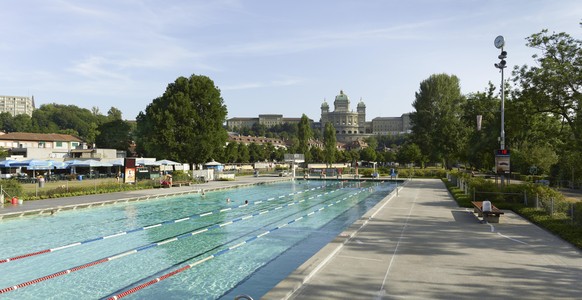 Freibad Schwimmbad Marzili, Marzilibad, Corona, Aare, Bern, Schutzkonzept, Sommer, 2020