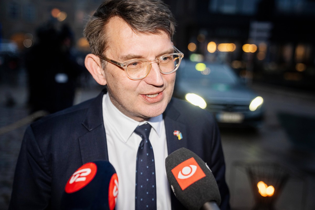 Denmark's Defense Minister Troels Lund Poulsen leaves the Greenlandic New Year's reception at the cultural center Nordatlantens Brygge in Copenhagen, Denmark, Thursday, Jan. 15, 2026. (Sebas ...