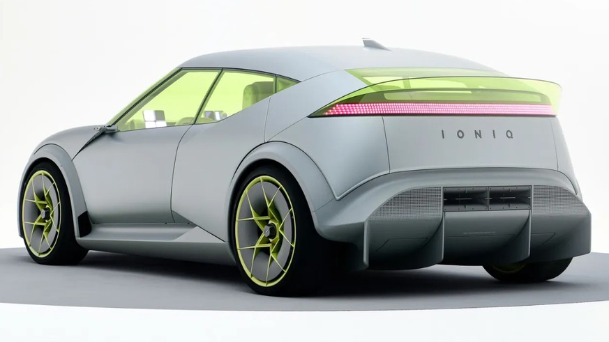 Zu 90 Prozent serienreif: Denkt man sich den gelblichen Spoiler weg, dürfte das Heck des kommenden Ioniq 3 so aussehen wie hier.