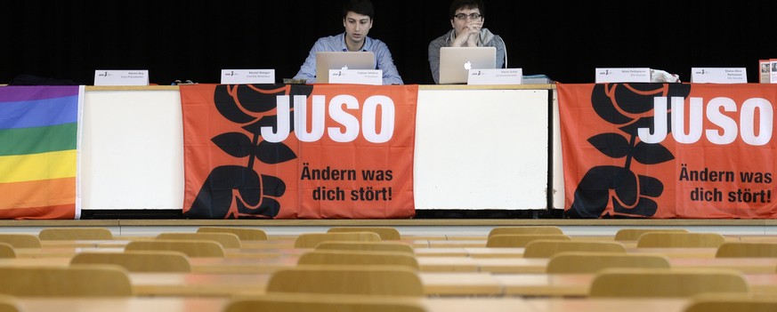 Der JUSO – links Präsident Fabian Molina – steht an ihrer Versammlung nächste Woche eine Debatte mit heissen Themen bevor.