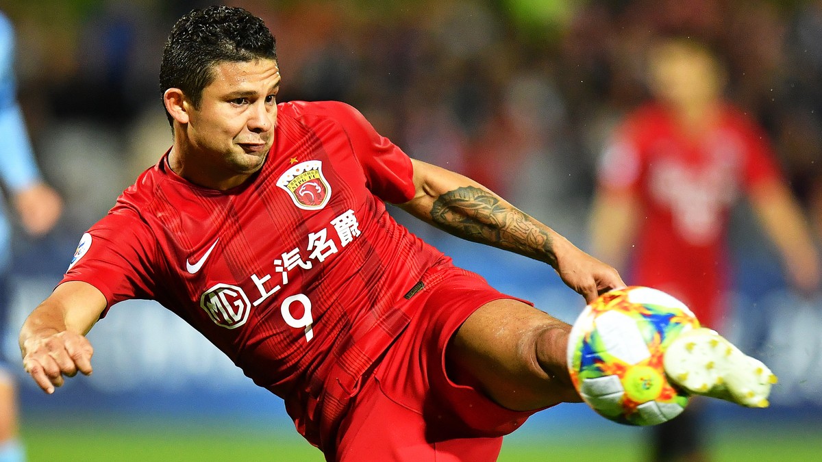 epa07495880 Shanghai's Elkeson in action during the AFC Champions League group H soccer match between Sydney FC and Shanghai SIPG in Sydney, Australia, 10 April 2019. EPA/DEAN LEWINS AUSTRALIA AN ...