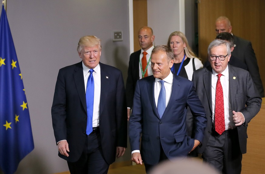 epa05988453 US President Donald J. Trump (L) chats with the President of the European Council Donald Tusk (C) and the President of the European Commission Jean-Claude Juncker (R) at the end of their m ...