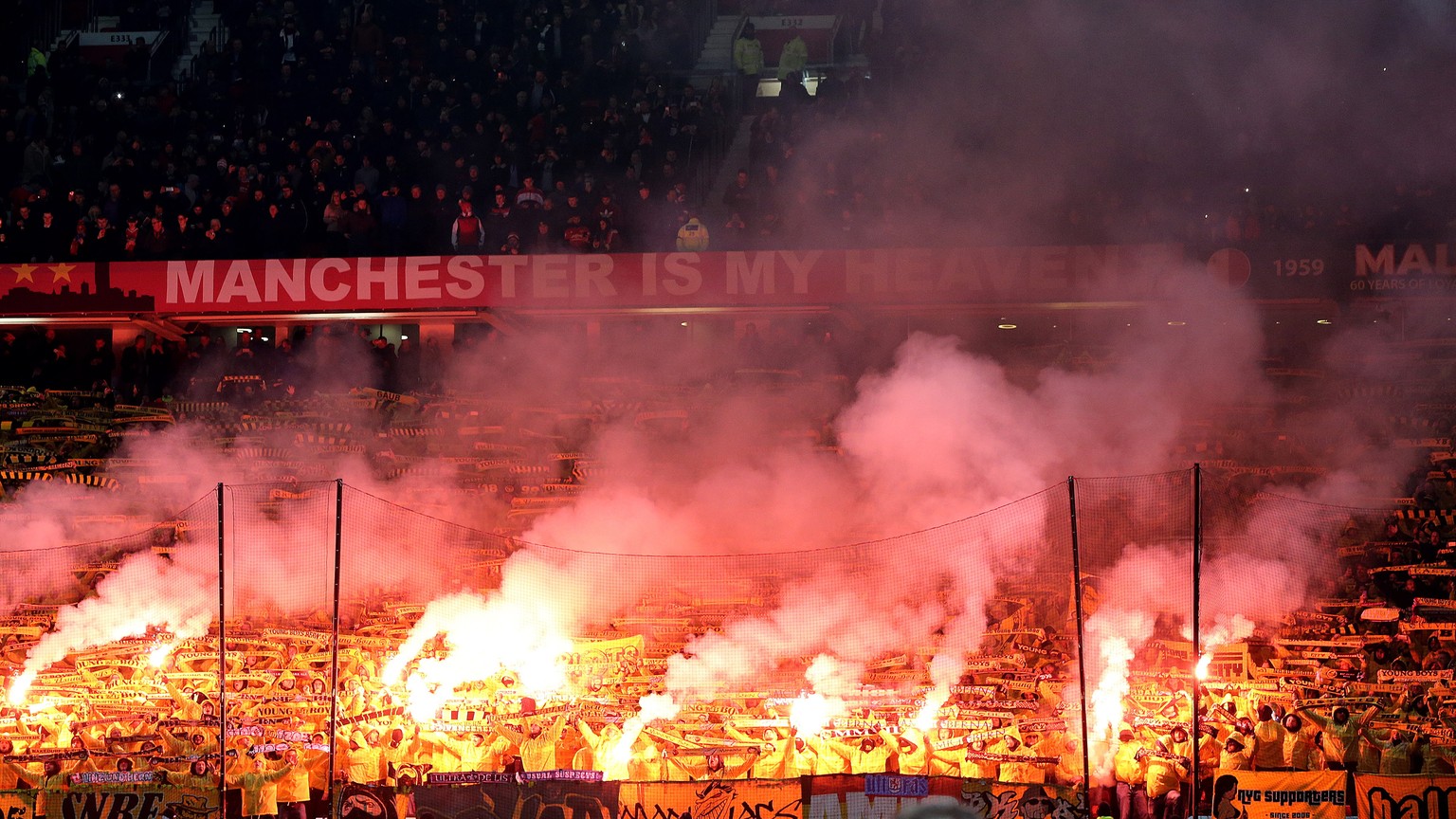 epa07193901 BSC Young Boy&#039;s fans during the UEFA Champions League group H soccer match between Manchester United and BSC Young Boys at Old Trafford Stadium, Manchester, Britain, 27 November 2018. ...