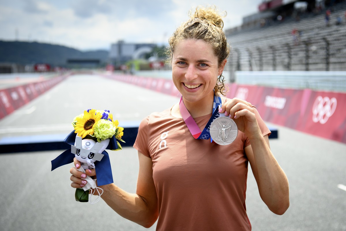 Silver medal winner Marlen Reusser of Switzerland poses for photographer with her medal after the victory ceremony of the women's cycling individual time trial at the 2020 Tokyo Summer Olympics a ...