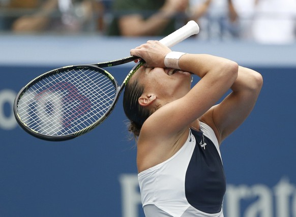 Flavia Pennetta wird nach der Final-Qualifikation gegen Simona Halep von ihren Gefühlen überwältigt.&nbsp;