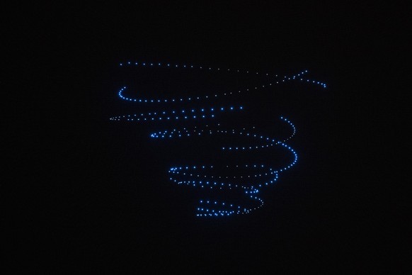 Drohnenshow am Zueri Faescht, aufgenommen am Freitag, 7. Juli 2023 in Zuerich. An diesem Wochenende werden ueber 2 Millionen Besucherinnen und Besucher in der Limmatstadt erwartet. (KEYSTONE/Ennio Lea ...