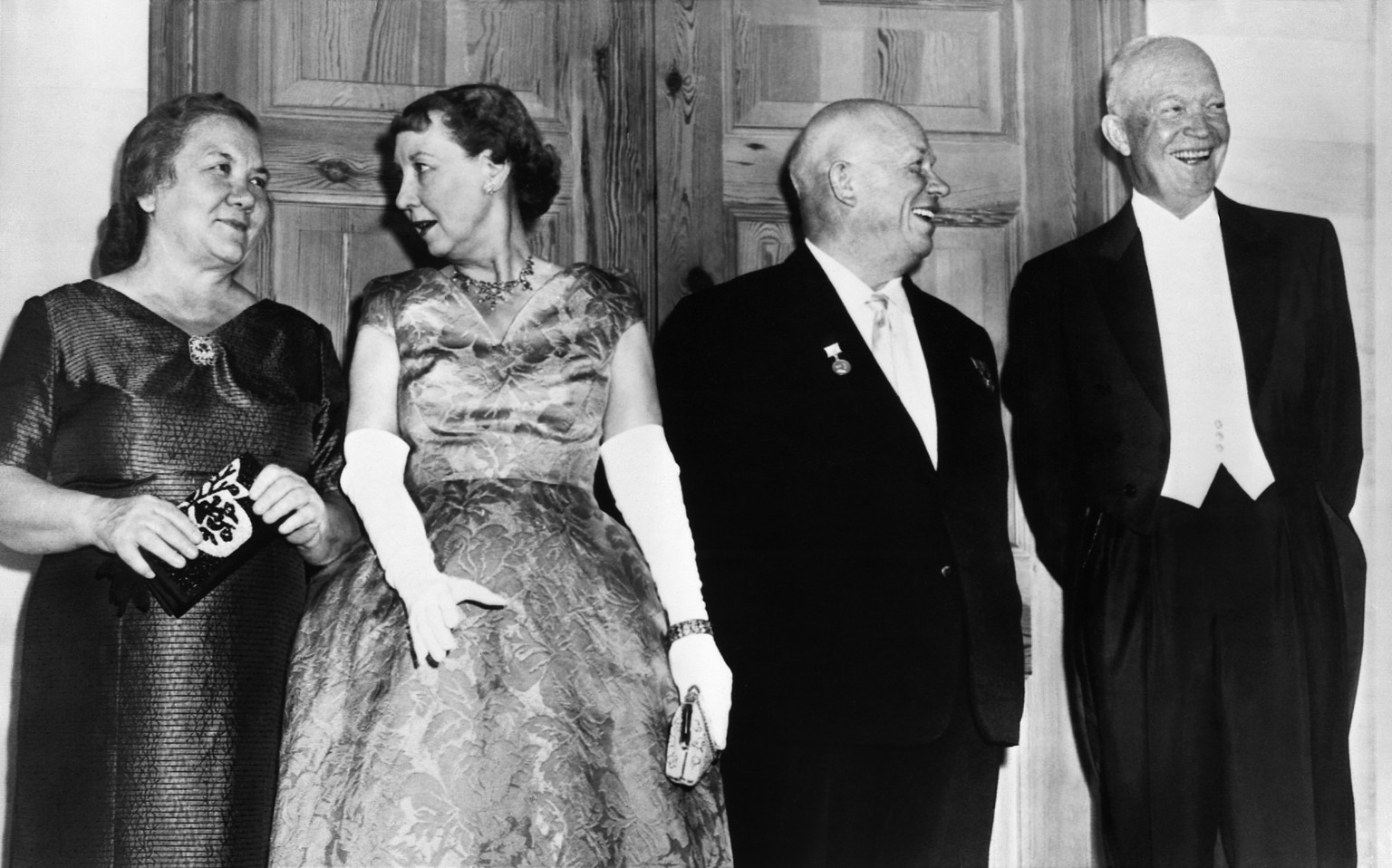 President and Mrs. Eisenhower pose with Soviet Premier and Mrs. Nikita Chruschtschew at the White House in Washington September 15, 1959 prior to a formal dinner in honor of the Russian visitors. (KEY ...