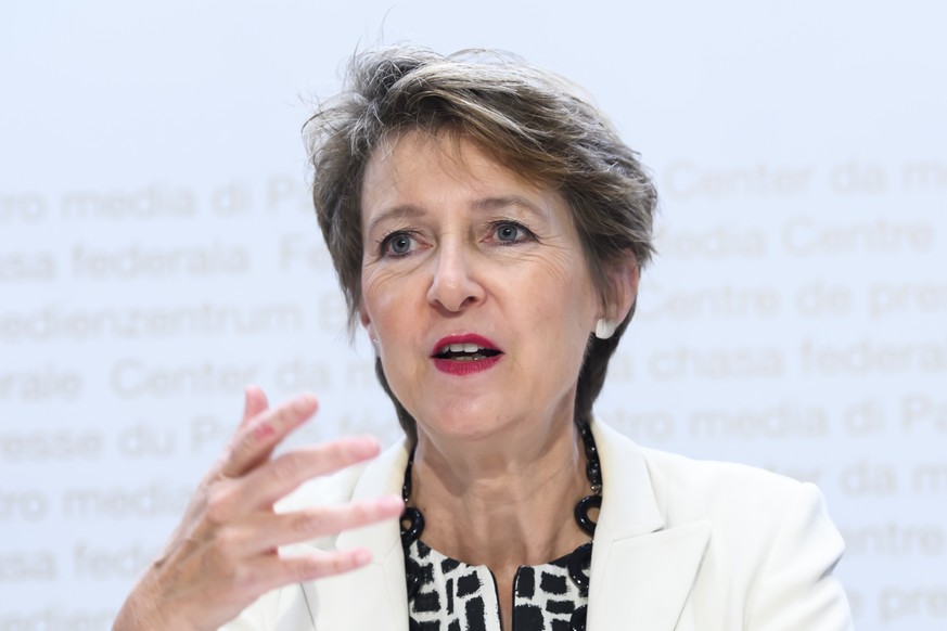 Bundesraetin Simonetta Sommaruga spricht an einer Medienkonferenz ueber die Themen « Vorentwurf eines Bundesgesetzes ueber elektronische Medien - Ergebnis des Vernehmlassungsverfahrens und weiteres Vo ...