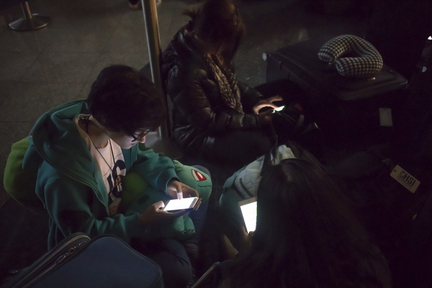 Isabelle Jacobs waits for her flight to New York in a dark terminal at Hartsfield-Jackson International Airport Sunday, Dec. 17, 2017. Authorities say a power outage at the Hartsfield-Jackson Atlanta  ...