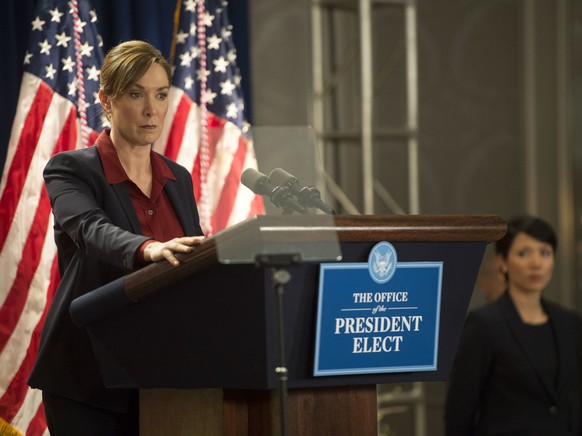 In Staffel 7 von «Homeland» (2018) spielt Elizabeth Marvel die amtierende Präsidentin Elizabeth Keane.