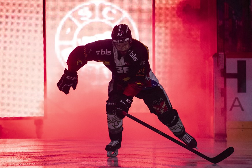 Berns Mark Arcobello laeuft aufs Eis vor dem Eishockey Meisterschaftsspiel der National League zwischen dem SC Bern und den HC Davos, am Samstag, 12. Oktober 2019 in der Postfinance Arena in Bern. (KE ...