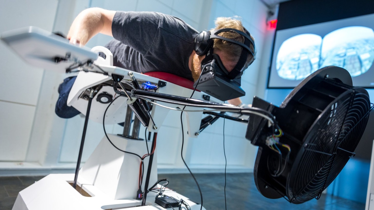 Mit Projekten wie «Birdly» macht die Schweizer Game-Branche international von sich reden.