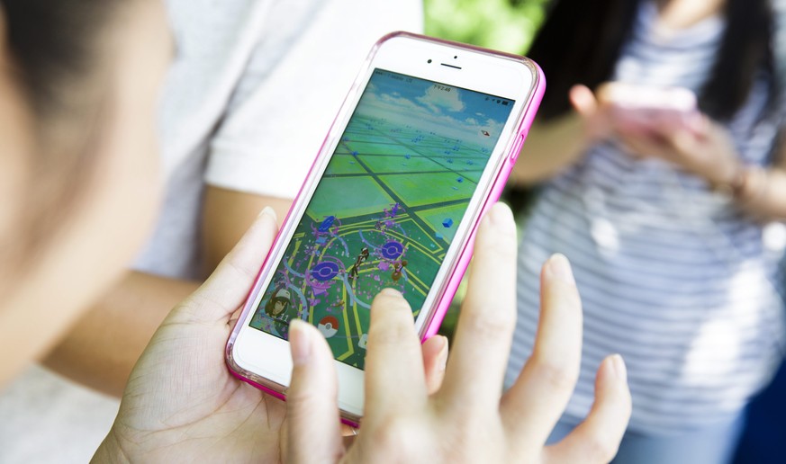 epa05421030 A group of people play the new game &#039;Pokémon Go&#039; on their smartphones in Union Square in New York, New York, USA, 11 July 2016. The new game was released 08 July and has players  ...