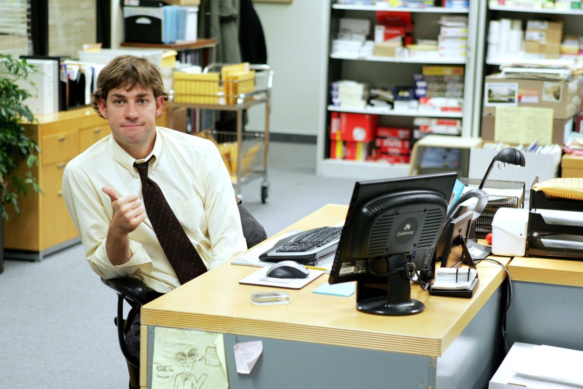 THE OFFICE, John Krasinski, Performance Review , Season 2, aired November 15, 2005, 2005-, photo: Justin Lubin / NBC / Courtesy: Everett Collection NBC/Courtesy Everett Collection ACHTUNG AUFNAHMEDATU ...