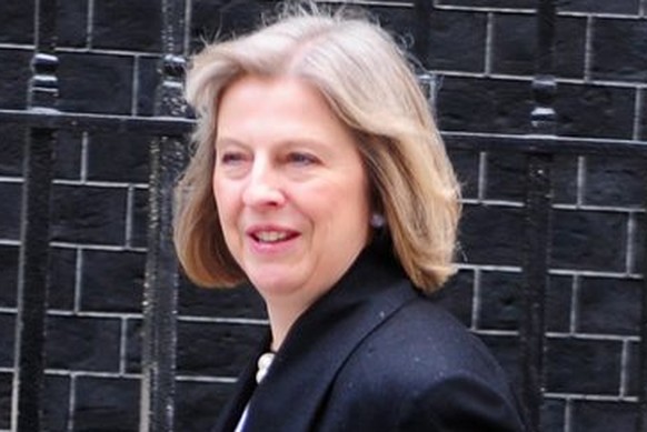Theresa May vor ihrer ersten Kabinettssitzung als Innenministerin (2010).