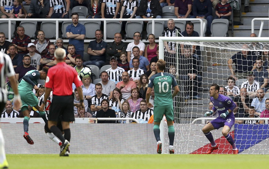 Tottenham&#039;s Dele Alli, left, scores his side&#039;s second goal of the game against Newcastle during their English Premier League soccer match at St James&#039; Park in Newcastle, England, Saturd ...