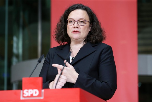 epa07129422 The leader of the German Social Democratic Party (SPD), Andrea Nahles speaks during a press conference after the weekly federal board meeting of the SPD party in Berlin, Germany, 29 Octobe ...