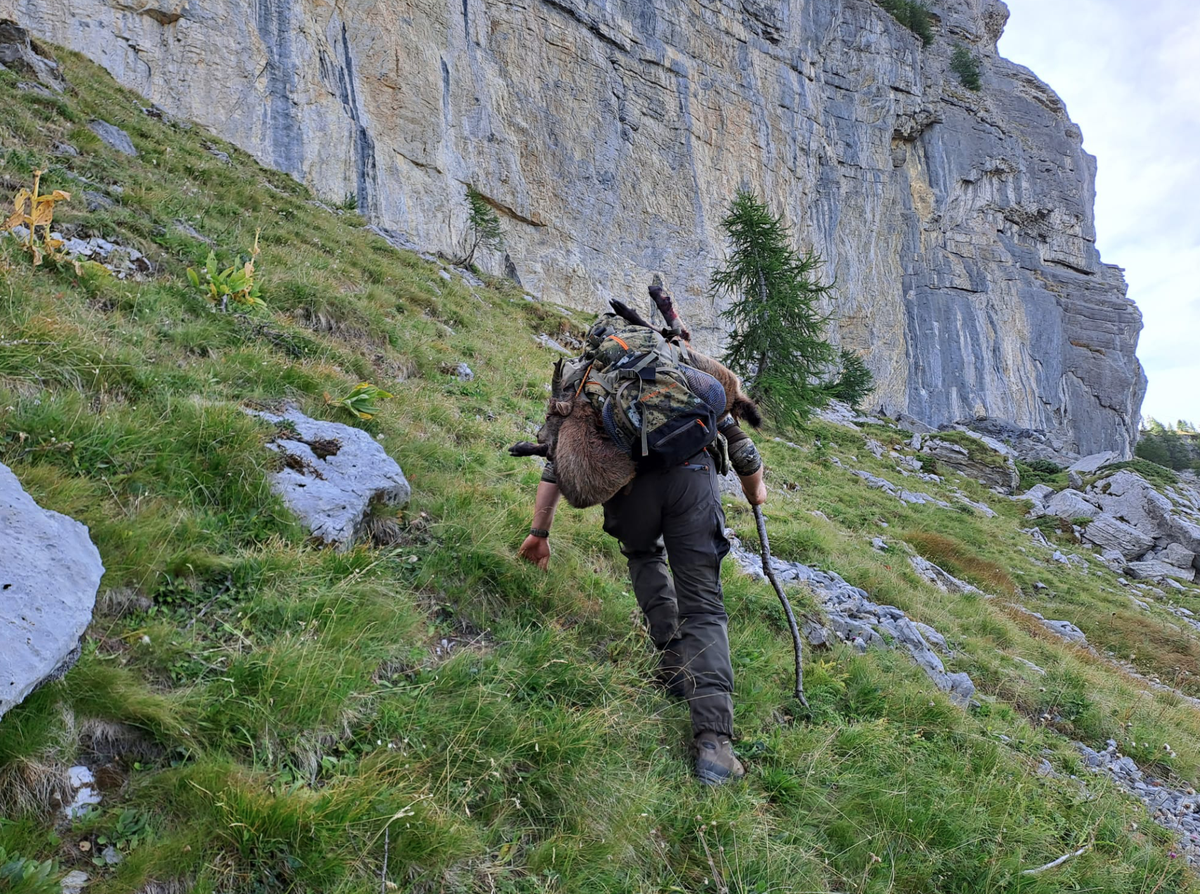 François Bonvin pratique la chasse dans les territoires valaisans.