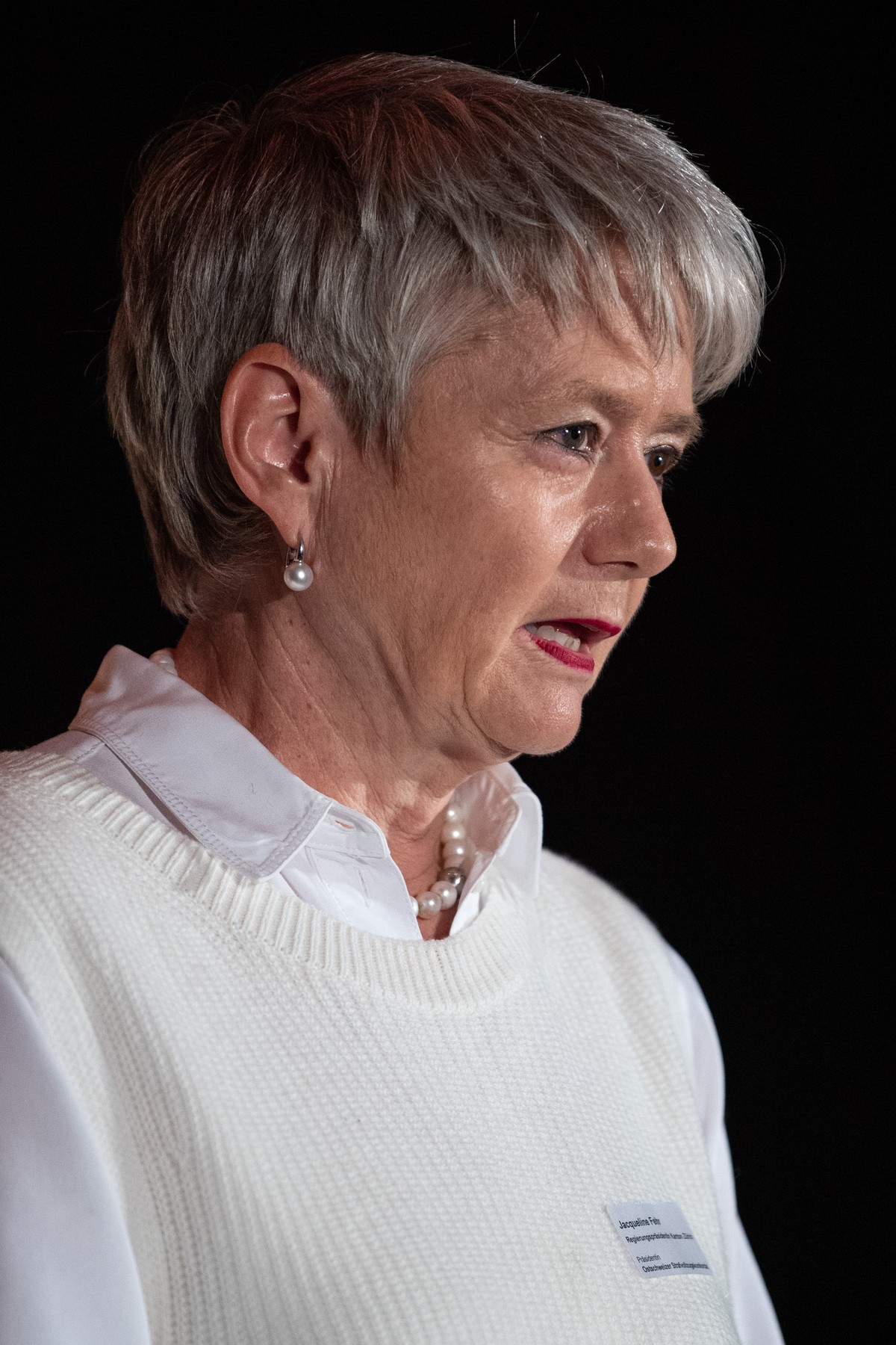Die Zuercher Regierungsraetin Jacqueline Fehr spricht anlaesslich dem Festakt in der Justizvollzugsanstalt JVA Hindelbank, am Freitag, 5. November 2021, in Hindelbank. Die Justizvollzugsanstalt feiert ...
