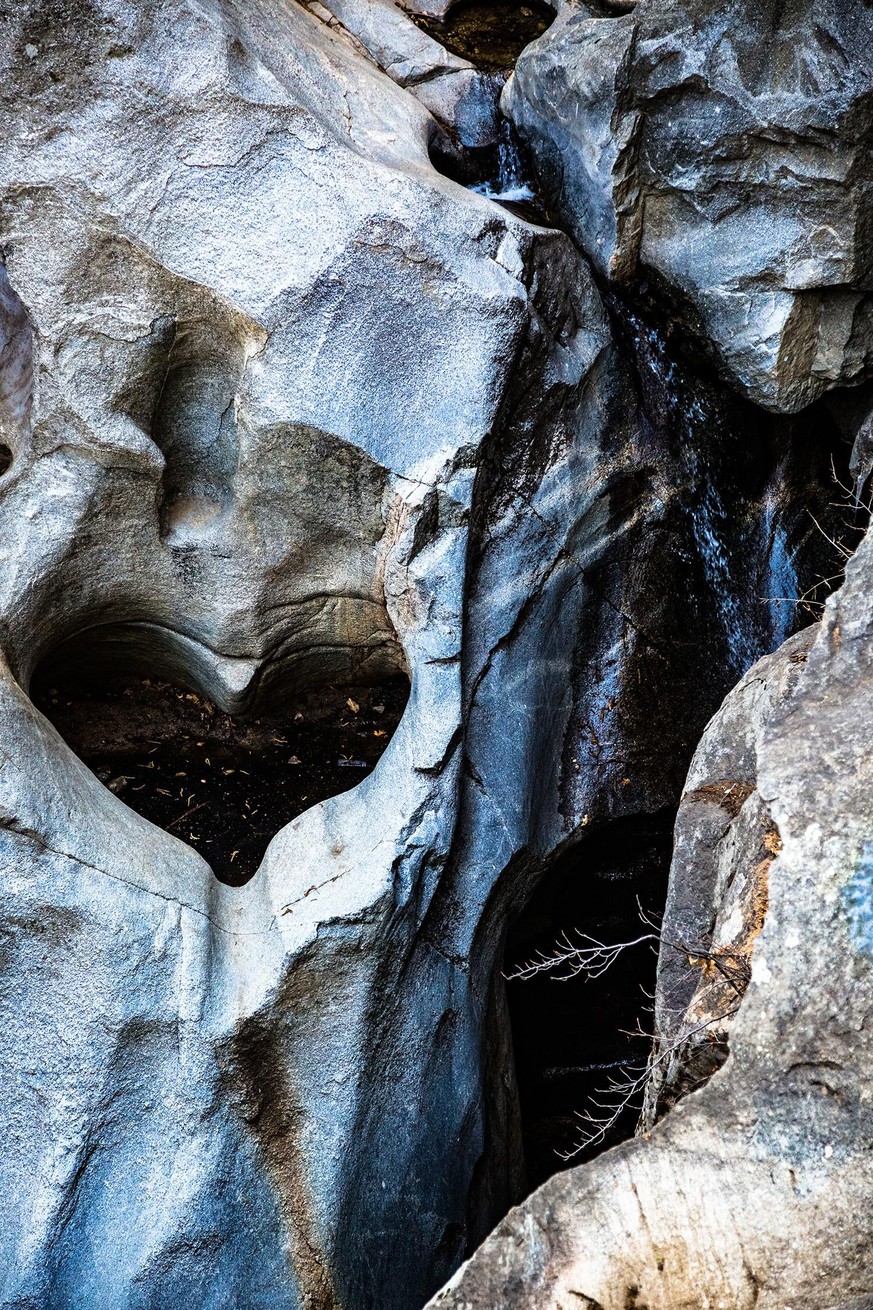 heart rock falls Kalifornien Natur in Herzform (Seen, Insel, Fels)
