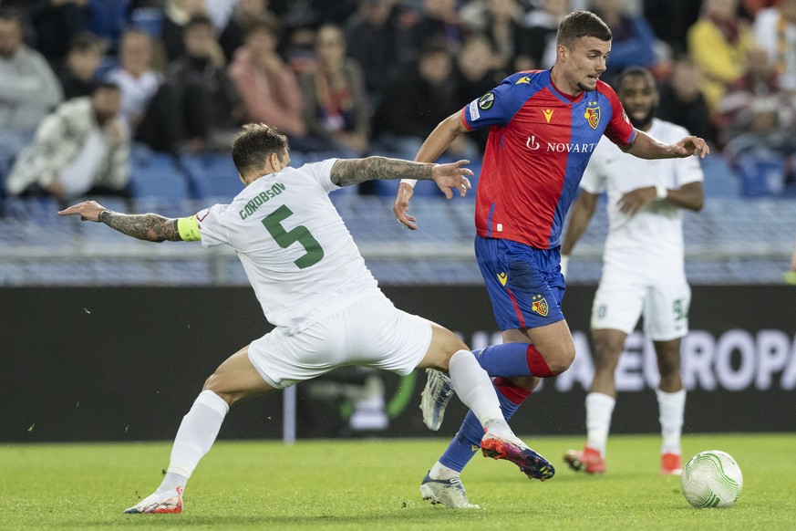 Basel�s Darian Males, right, in action against Vilniu&#039;s Nicolas Gorobsov during the UEFA Europa Conference League group H soccer match between Switzerland&#039;s FC Basel 1893 and Lithuania�s FK  ...