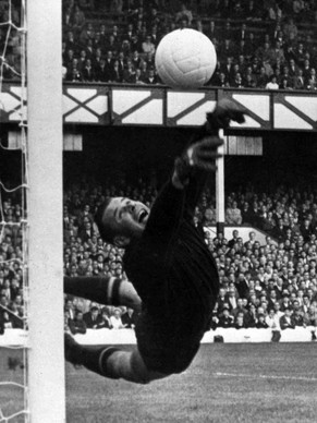 Spektakuläre Parade: Jaschin an der WM 1966 gegen Deutschland.