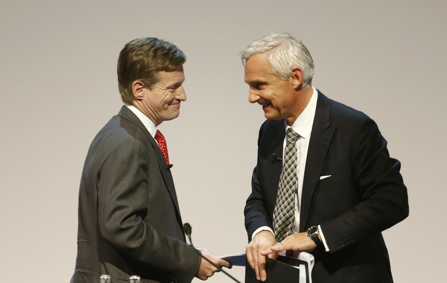 CEO Brady Dougan und&nbsp;CS-Präsident Urs Rohner&nbsp;an der Generalversammlung am 9. Mai 2014 in Zürich.