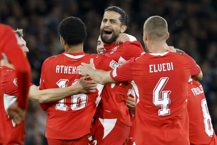 Switzerland's Ricardo Rodriguez, center, celebrates the 0 - 1 goal with teamates during the UEFA Nations League soccer match between Scotland and Switzerland at the Hampden Park in Glasgow, Scotl ...