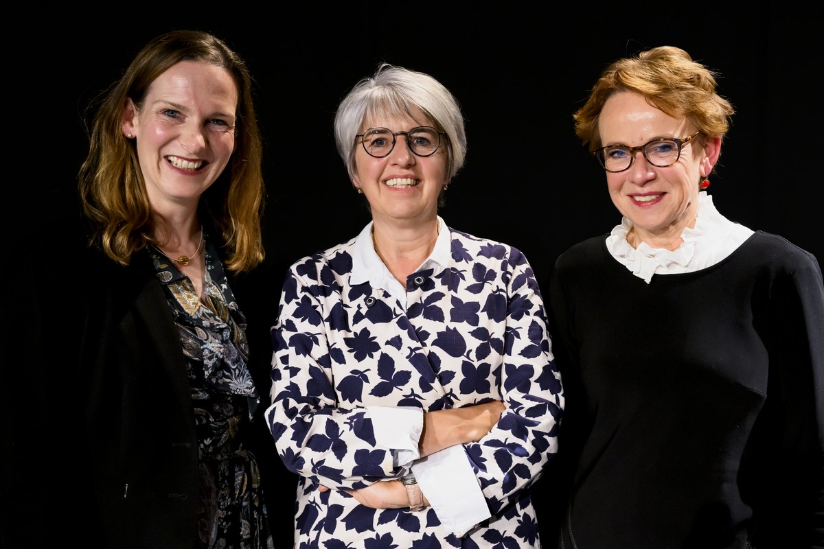 Evi Allemann, gauche, candidate PS pour le canton de Berne, Elisabeth Baume-Schneider, centre, candidate du PS pour le canton du Jura et Eva Herzog, droite, candidate PS pour le canton de Bale, posent ...