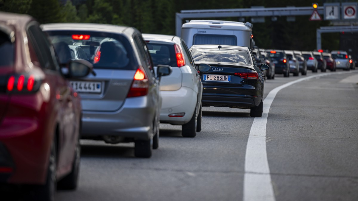 R-ckreisewelle-vor-Gotthard-8-Kilometer-Stau-im-Tessin