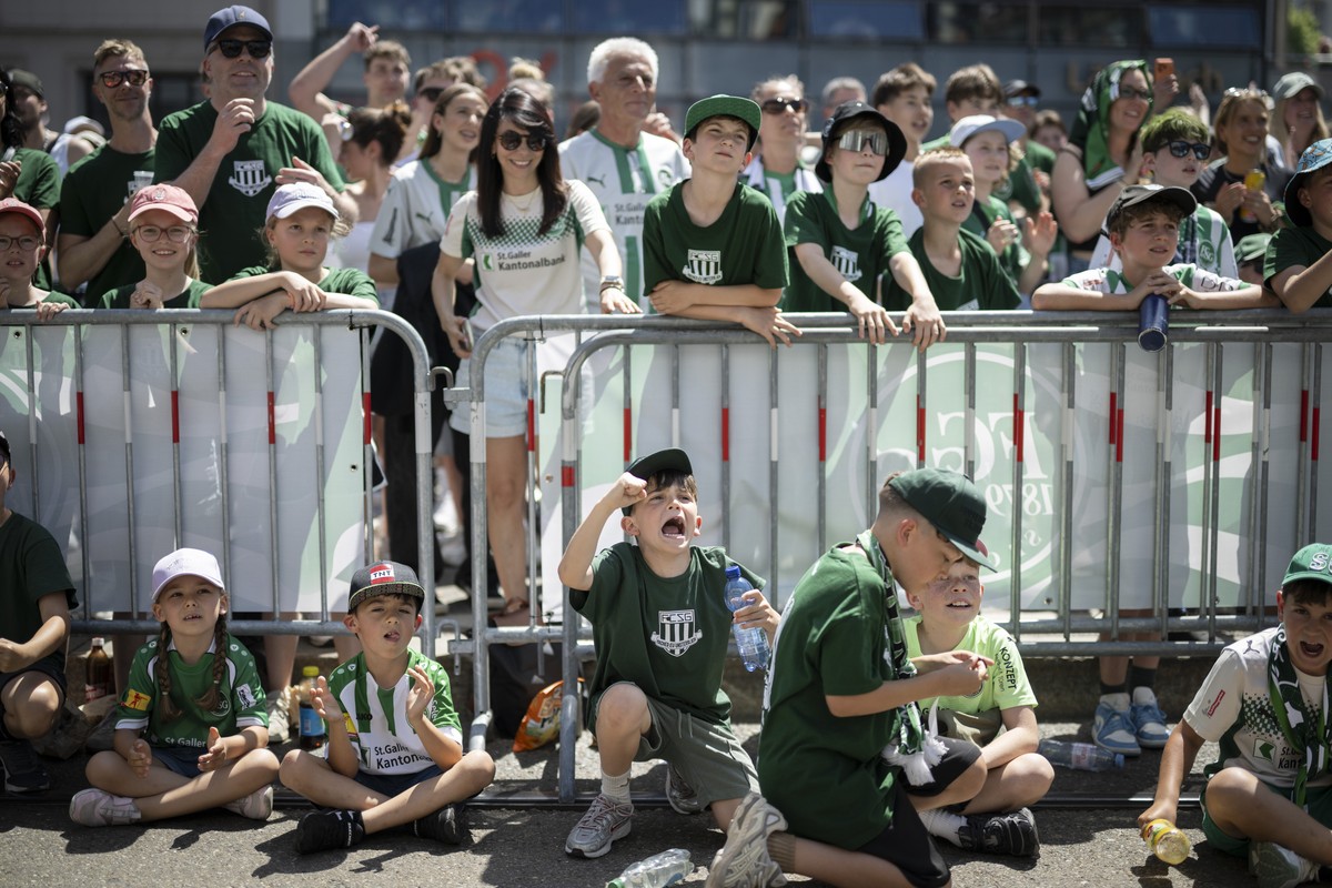 Fans des FC St. Gallen bejubeln das 0-1 durch Tom Gaal beim Public Viewing des Fussball Cupfinal zwischen dem FC Stade Lausanne-Ouchy und dem FC St. Gallen, am Sonntag, 24. Mai 2026, in St. Gallen. (K ...