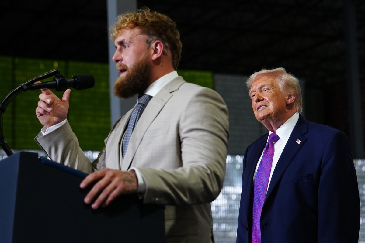 President Donald Trump listens as Jake Paul speaks at Verst Logistics Wednesday, March 11, 2026, in Hebron, Ky. (AP Photo/Julia Demaree Nikhinson)
Trump