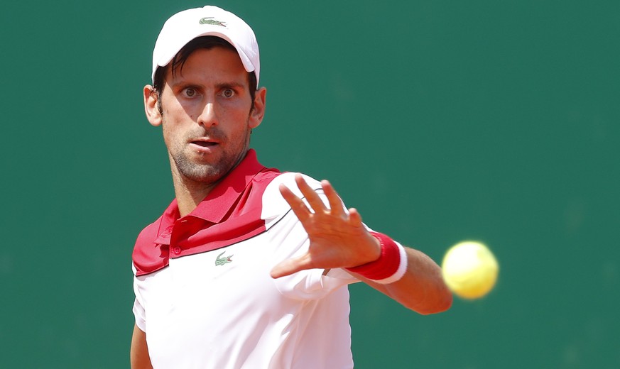 epa06677035 Novak Djokovic of Serbia returns the ball to Borna Coric of Croatia during their second round match at the Monte-Carlo Rolex Masters tournament in Roquebrune Cap Martin, France, 18 April 2 ...