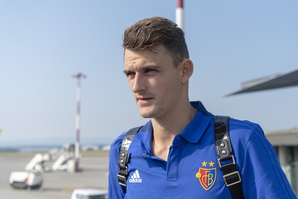 Basel's goalkeeper Martin Hansen upon his departure the day before the UEFA Champions League second qualifying round first leg match between Greece's PAOK FC and Switzerland's FC Basel 1893 at the EuroAirport Basel Mulhouse Freiburg, Switzerland, on Monday, July 23, 2018. (KEYSTONE/Georgios Kefalas)