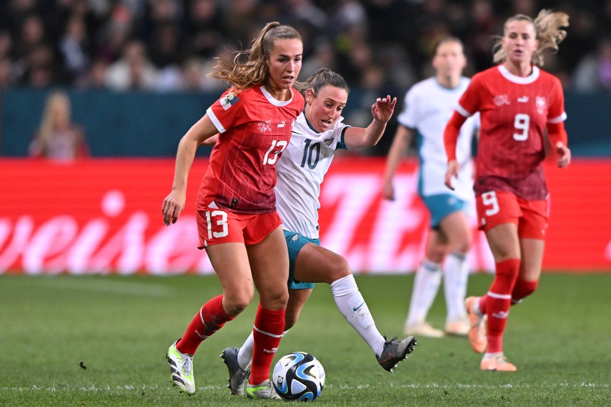 300723 KAI SCHWOERER Lia W�lti of Switzerland is challenged by Annalie Longo of New Zealand during the FIFA Women s World Cup Group A match between Switzerland and New Zealand at Dunedin Stadium on Ju ...