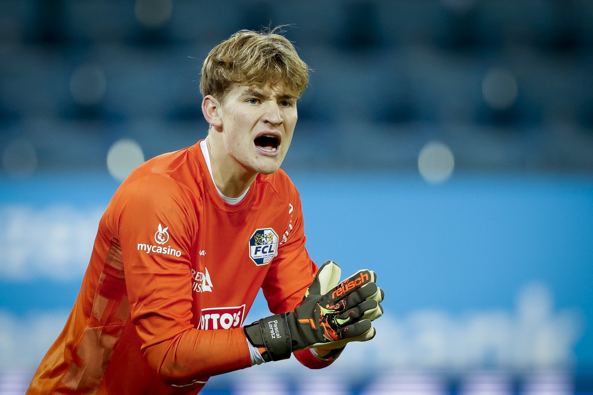 Luzerns Torhueter Pascal Loretz reagiert waehrend dem Meisterschaftsspiel der Super League zwischen dem FC Luzern und dem FC Winterthur am Samstag, den 25. November 2023, in der Swissporarena in Luzer ...