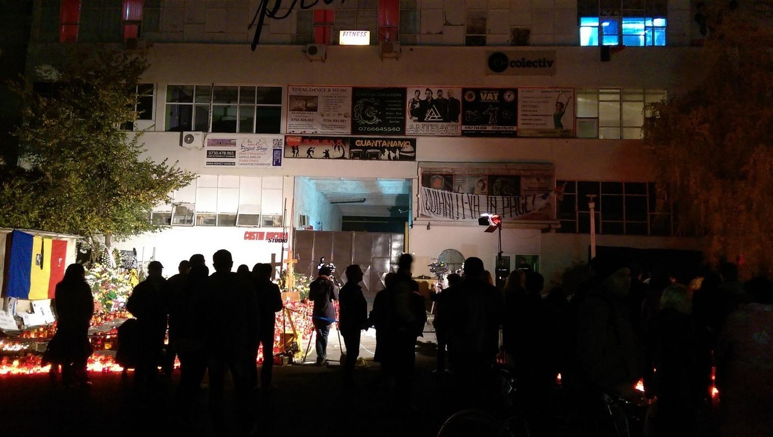 Bukarest: Outside the factory in which Club Colectiv was located, night of 5 November 2015.
https://commons.wikimedia.org/w/index.php?curid=44804740