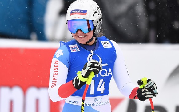 epa06437571 Corinne Suter of Switzerland in action during the Women's Downhill race of the FIS Alpine Ski World Cup in Bad Kleinkirchheim, Austria, 14 January 2018.  EPA/CHRISTIAN BRUNA