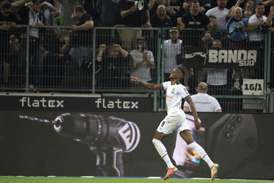 Moenchengladbach&#039;s Dennis Zakaria celebrates scoring his side&#039;s third goal of the game during the German Bundesliga soccer match between Borussia Moenchengladbach and Arminia Bielefeld at Bo ...