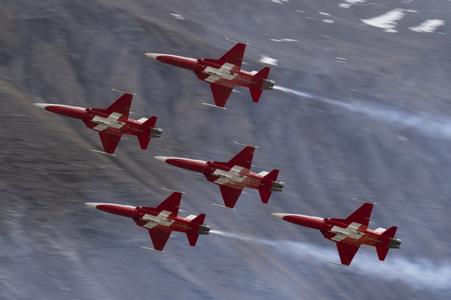 epa10255643 Tiger F5 airplanes from the Patrouille Suisse perform during the annual airshow of the Swiss Army in the Axalp area near Meiringen, Canton of Berne, Switzerland, on 20 October 2022. EPA/AN ...