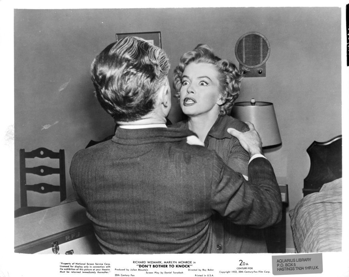 Richard Widmark holds onto a crazed Marilyn Monroe in a scene from the film 'Don't Bother To Knock', 1952. (Photo by 20th Century-Fox/Getty Images)