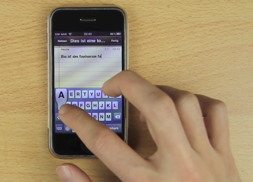 Kein Scherz! So klein war das erste iPhone wirklich.