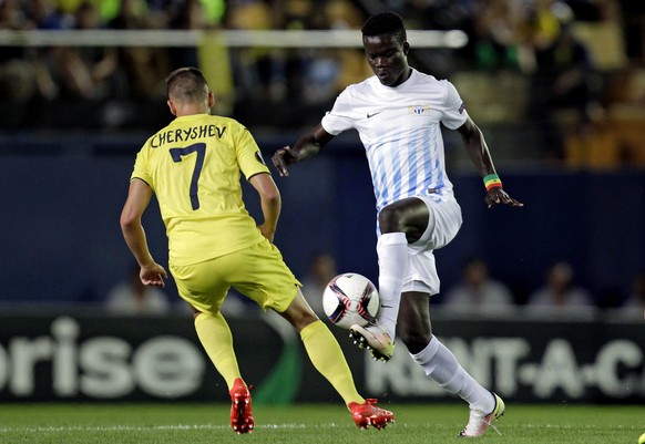 Villarreal&#039;s Denis Cheryshev duels for the ball with Zurich&#039;s Sangon&#039; Sarr during an Europa League, Group L soccer match between Villarreal and Zurich, at the Madrigal stadium in Villar ...