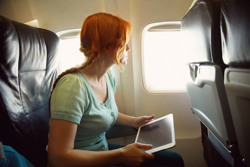 Tablet statt Monitor: Über 80 Prozent der Fluggäste nehmen ein Tablet oder Smartphone mit an Bord.&nbsp;
