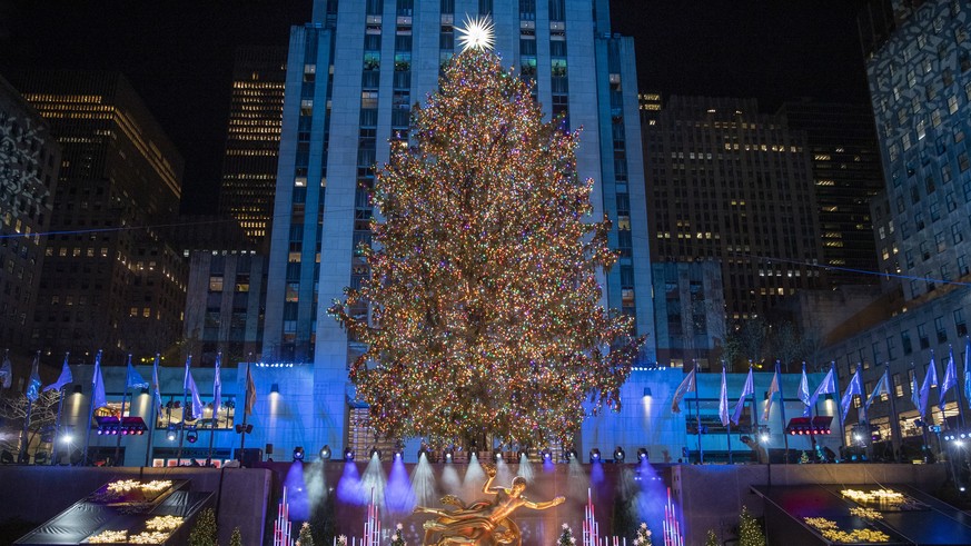 epa10340506 The tree all lit up during the 2022 Rockefeller Christmas Tree Lighting Ceremony in New York, New York, USA, 30 November 2022. There are more than 50,000 multi-colored, energy-efficient LE ...